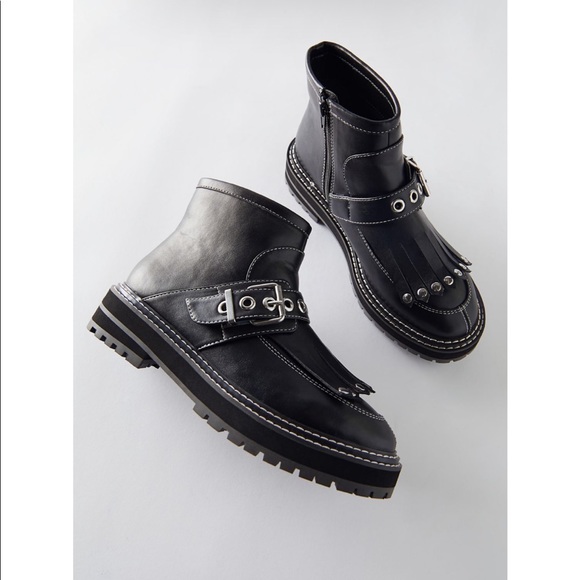Urban Outfitters Shoes - NIB Arya boots UO